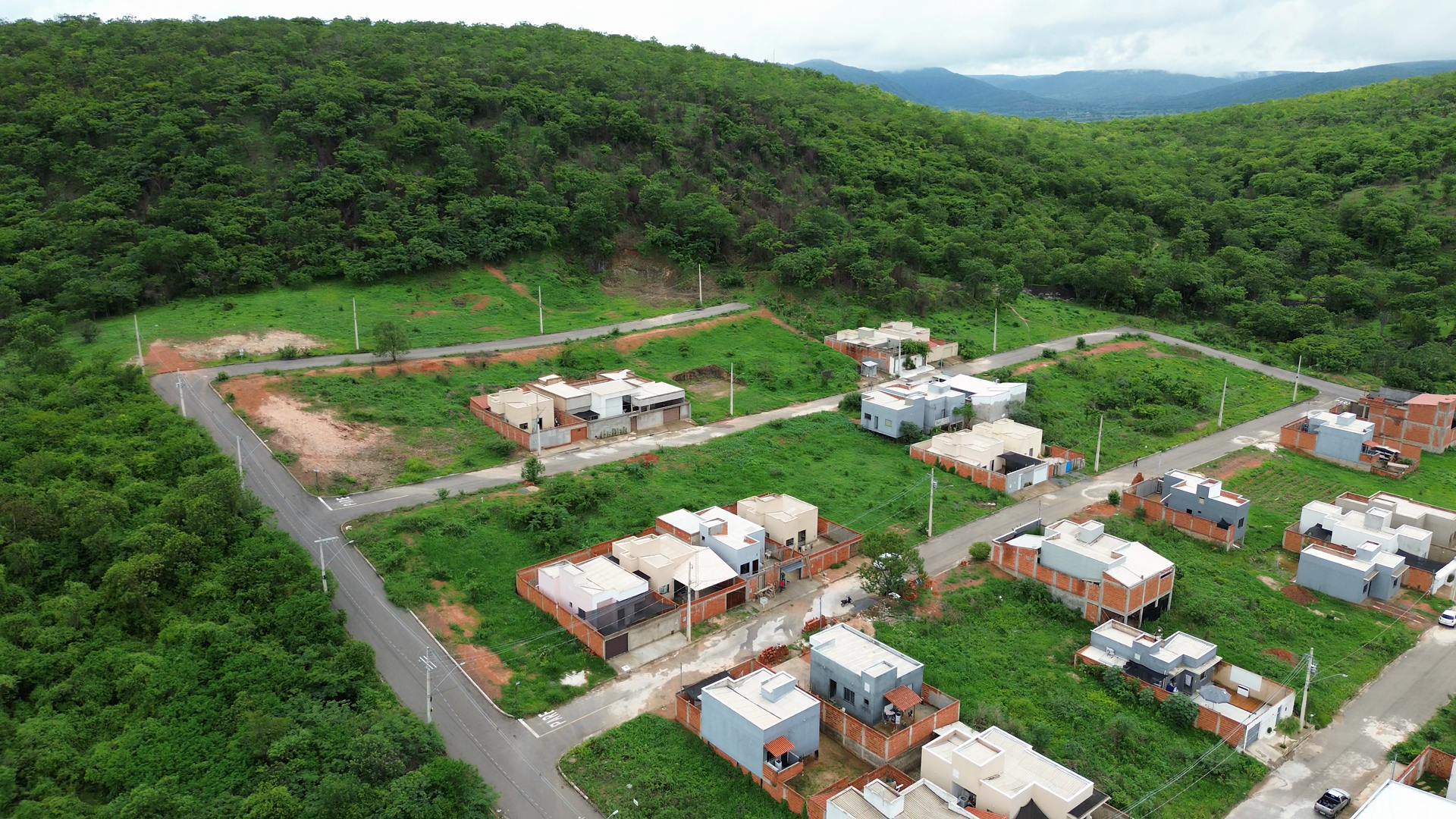 Rua do bairro com vida cotidiana